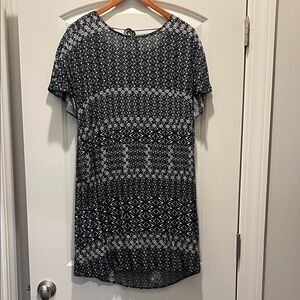 Velvet Navy & White Geometric Flutter-Sleeve Dress